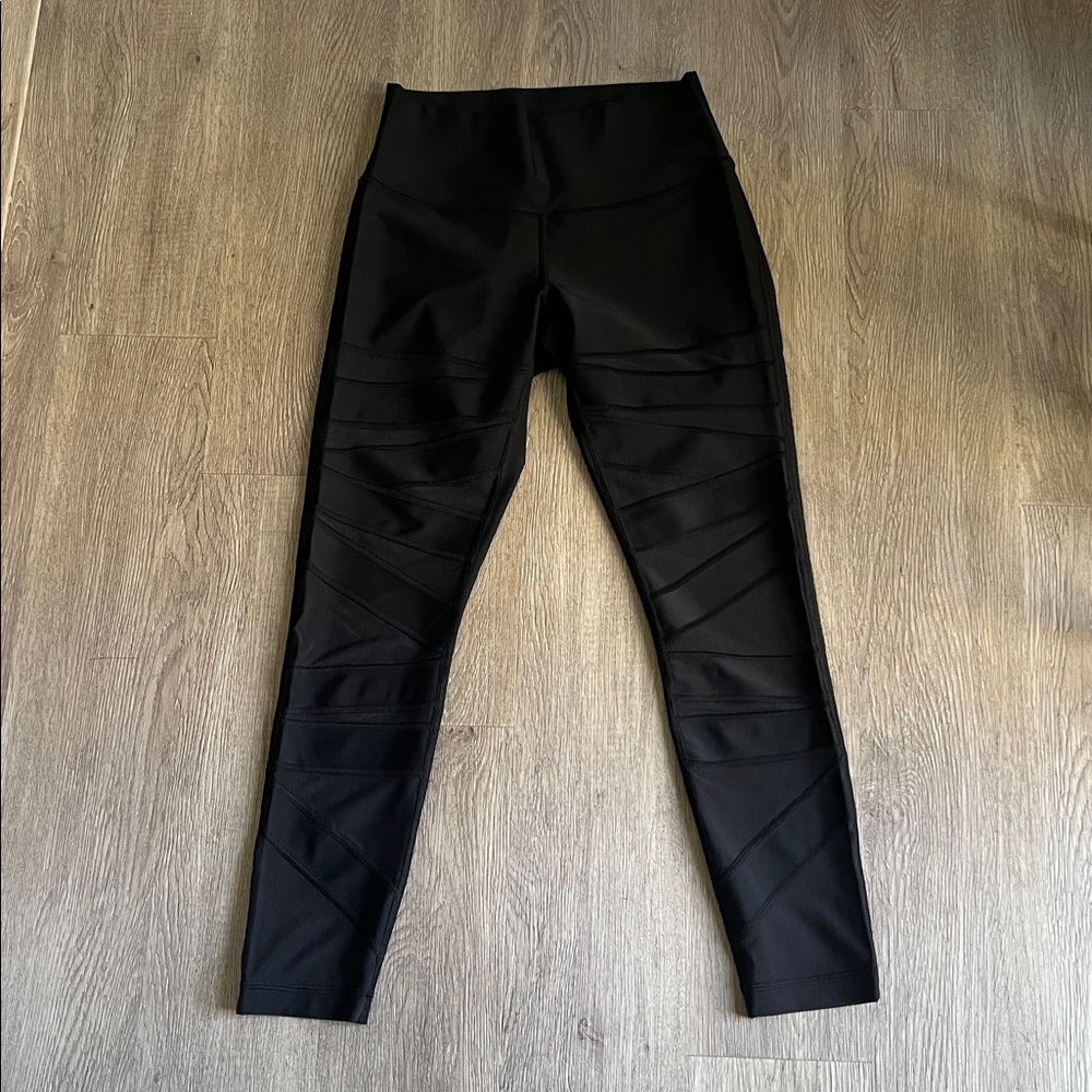 Lululemon Black Mesh Panel Leggings, size 8